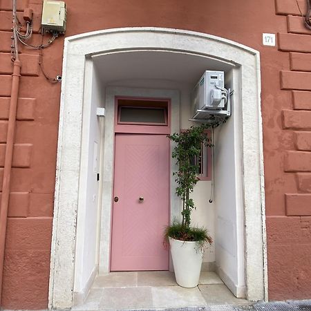Quiet And Stylish - Bari City Center, Minutes To Station Екстериор снимка