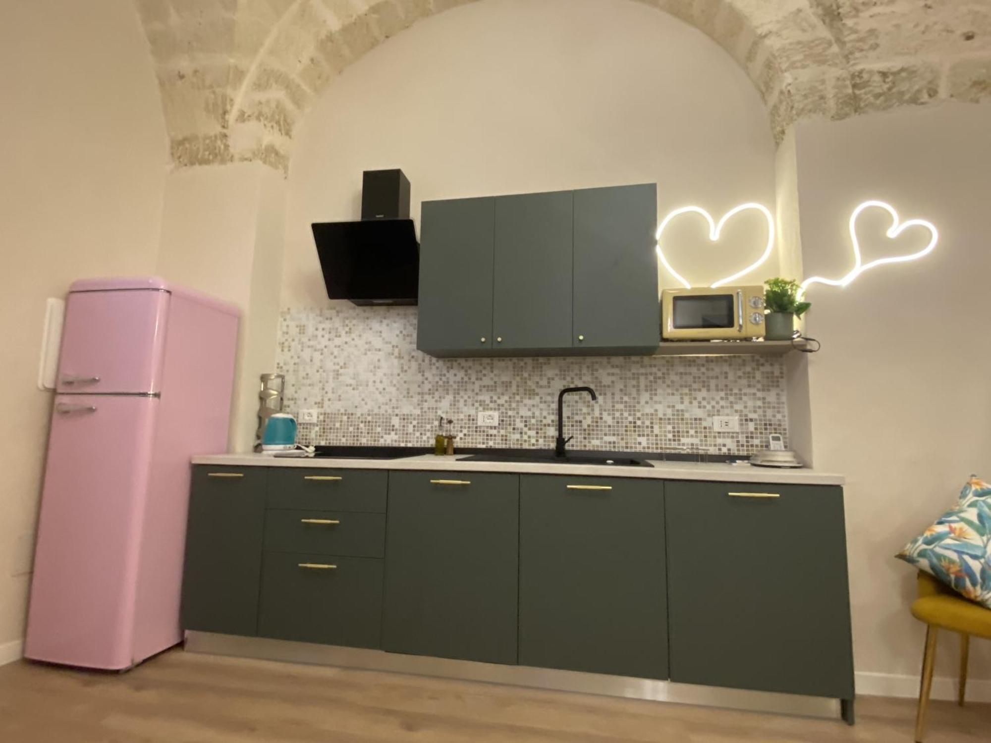 Quiet And Stylish - Bari City Center, Minutes To Station Екстериор снимка