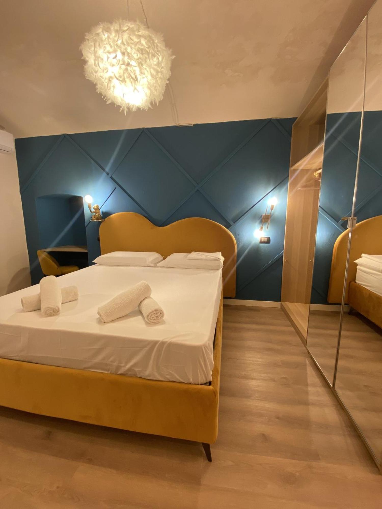 Quiet And Stylish - Bari City Center, Minutes To Station Екстериор снимка