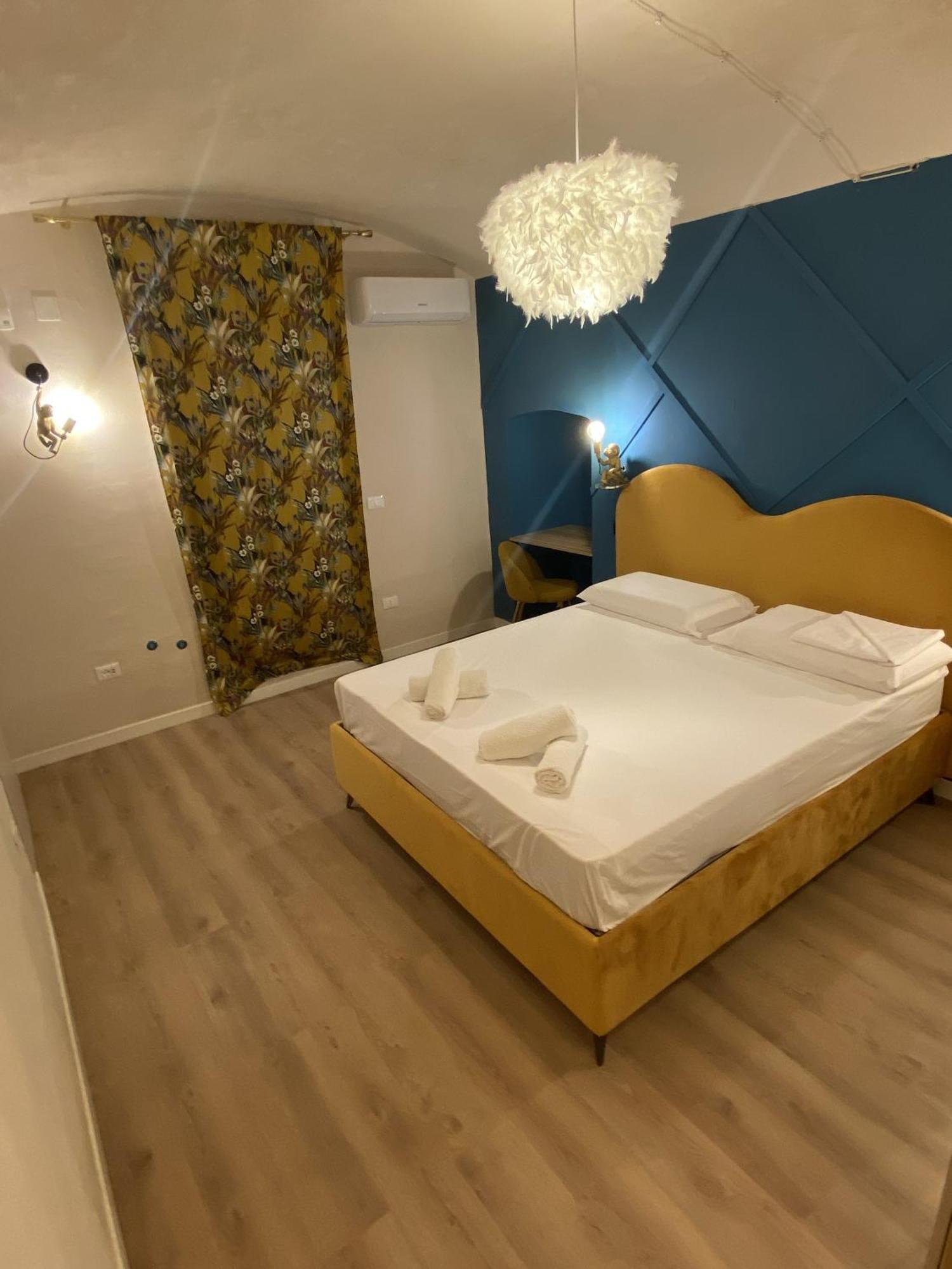 Quiet And Stylish - Bari City Center, Minutes To Station Екстериор снимка