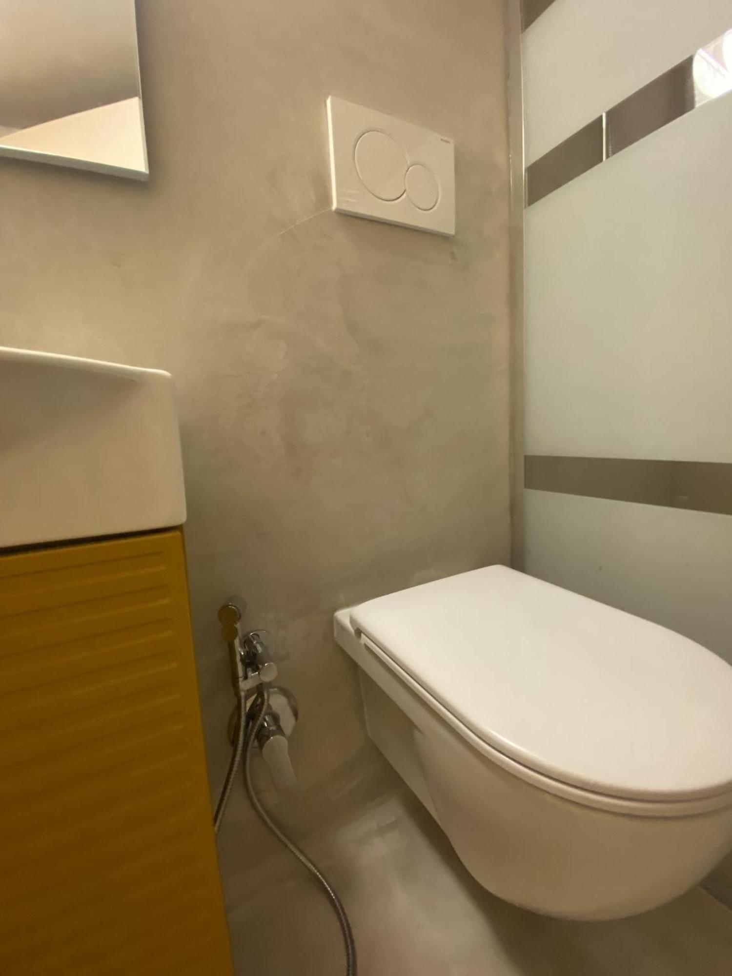 Quiet And Stylish - Bari City Center, Minutes To Station Екстериор снимка